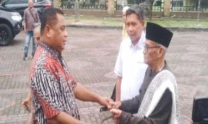 Ketua DPRD Maluku Serahkan Hewan Kurban untuk Masjid Al-fatah Ambon