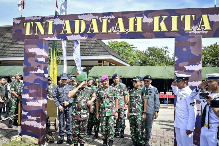 Danlantamal IX Buka Pameran Alutsista TNI Tahun 2022 Di Lapangan Merdeka Ambon