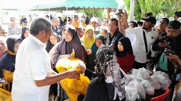 Bupati Malra Buka Pasar Murah Watdek