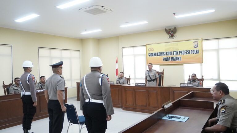 HUKUM Dipecat Sering Pukul Warga, Agar Tak Lagi Bawa Nama Polisi