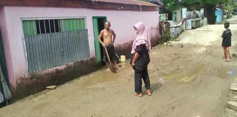 Banjir Rendam Rumah Warga Desa Lokki, Akses Jalan Rusak Parah