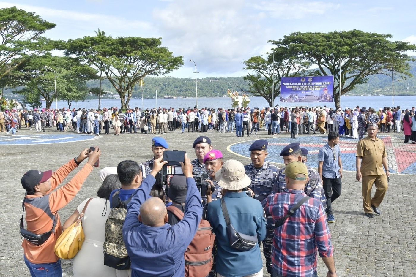 DANLANTAMAL IX MENGAJAK PUTRA-PUTRI TERBAIK MALUKU UNTUK DIDIDIK MENJADI TARUNA AKADEMI TNI ANGKATAN LAUT