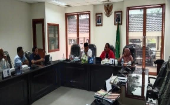 Bahas Kelangkaan Mitan, Komisi II DPRD Maluku Gelar Rapat Bersama Petrokimia