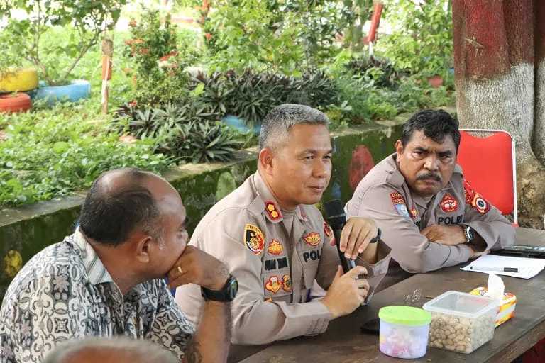 Polres Tanimbar Gelar Kegiatan Curhat Bersama Masyarakat Lima Satu Seira