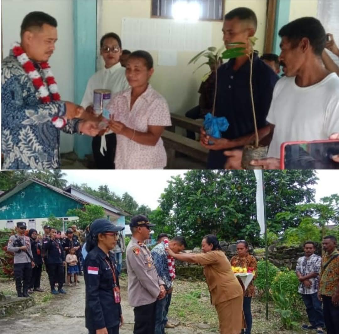 Ohoi Watlaar. “Penyerahan BLT dari Camat Kei Besar Utara Timur Candra Namsa.