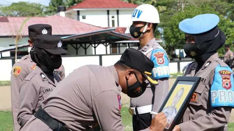 Terlibat Kasus Narkoba, Anggota Polres SBT Dipecat