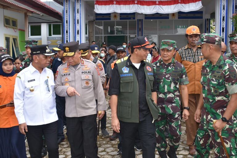 Danrem Binaiya Dampingi BNPB RI Tinjau Lokasi Korban Dampak Gempa Bumi