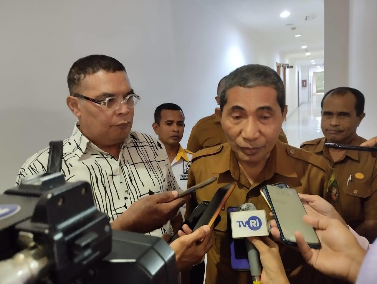 Komisi III DPRD Bersama Disperindag Bahas Pengelolaan Pasar Mardika Baru.