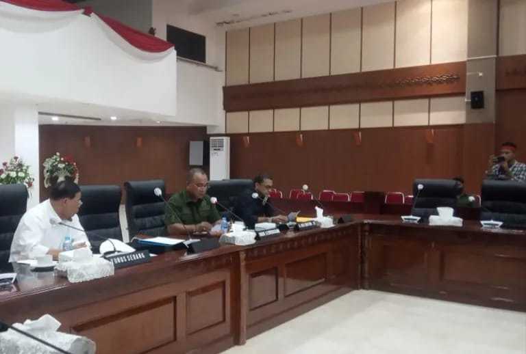 Komisi II DPRD Maluku Gelar Rapat Terkait Masalah PT Balan dan Berau di Tanah Adat Bati