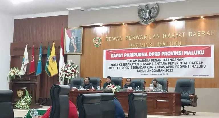 Hanya 9 Hari Dibahas, DPRD dan Pemprov Maluku Teken Nota Kesepakatan KUA & PPAS APBD Maluku 2023