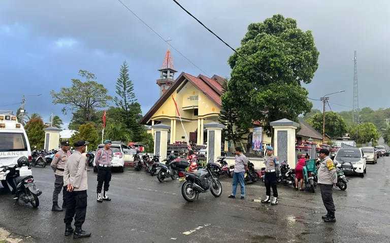 Polres Kepulauan Tanimbar Amankan Ibadah Jumat Agung dan Jalan Salib