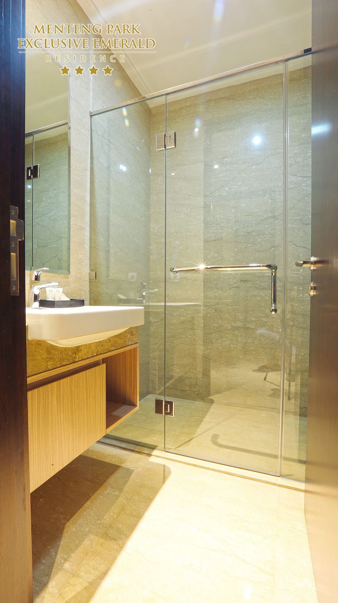Shower Stall Superior Floor 1