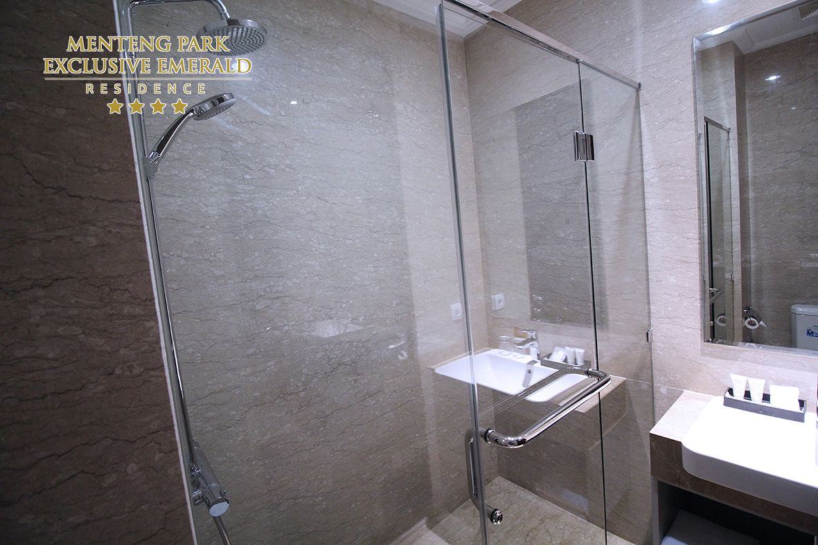 Shower Stall Superior Floor 3