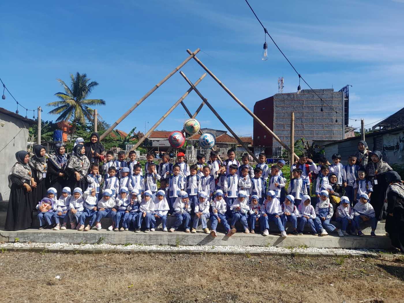 TKIT Bina Cendikia Mandiri Bogor belajar ecoprint di saung bambu nusantara kampung merdeka belajar Dramaga Bogor