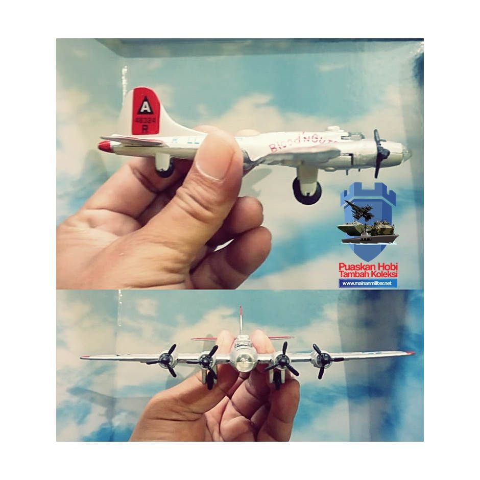 Miniatur Pesawat Militer B 17 Flying Fortress Silver