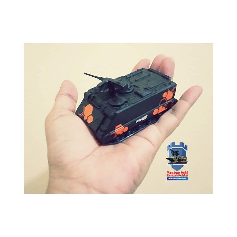 Miniatur Panser M113 APC Hitam Bernoktah Oranye