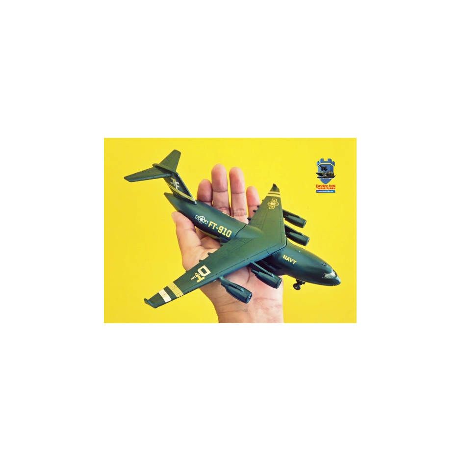 Mainan Pesawat Militer C 17 Globemaster Hijau Skala 120