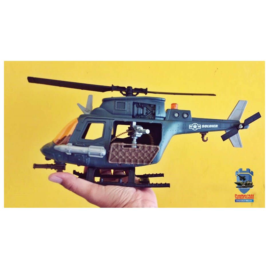 Mainan Helikopter Militer dengan Action Figure Tentara Plastik