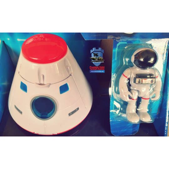 Mainan Astronot dan Modul Pendarat Luar Angkasa