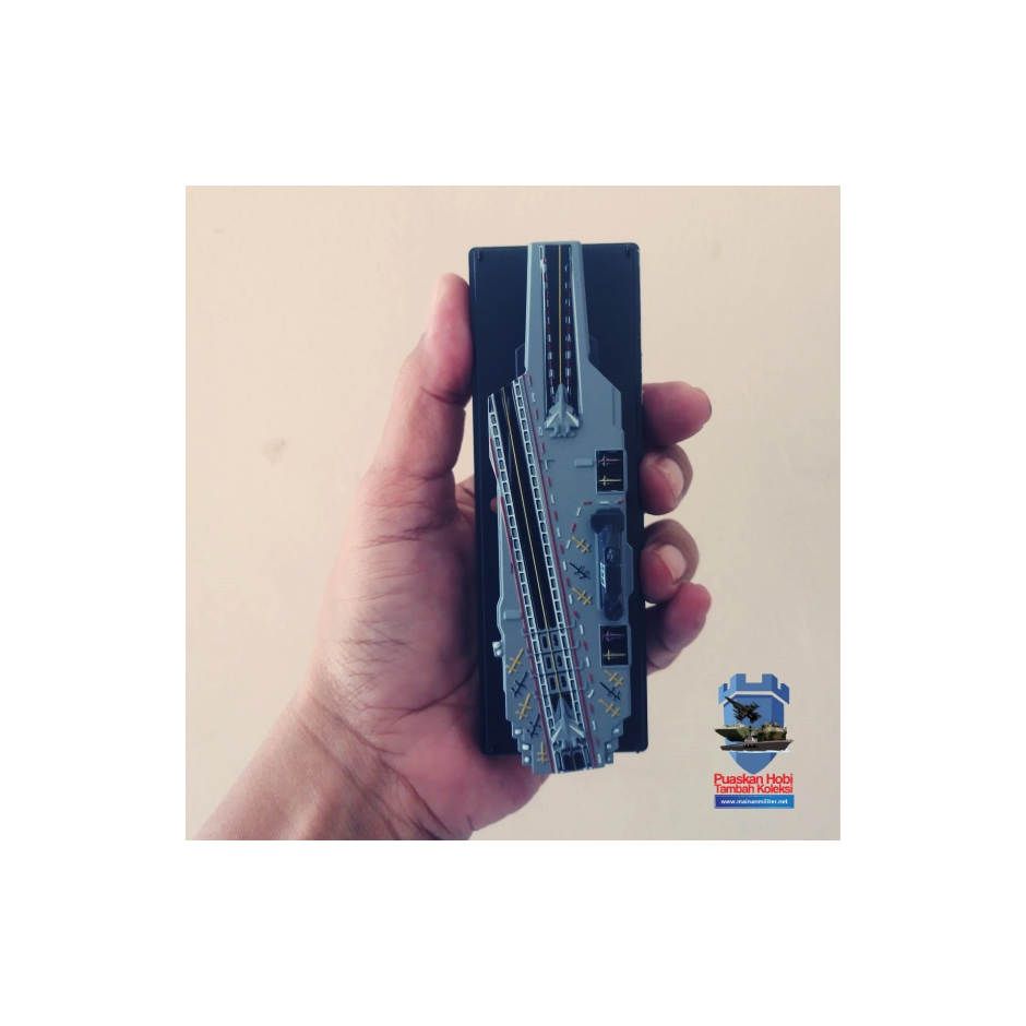 Miniatur Kapal Induk Cina Fujian