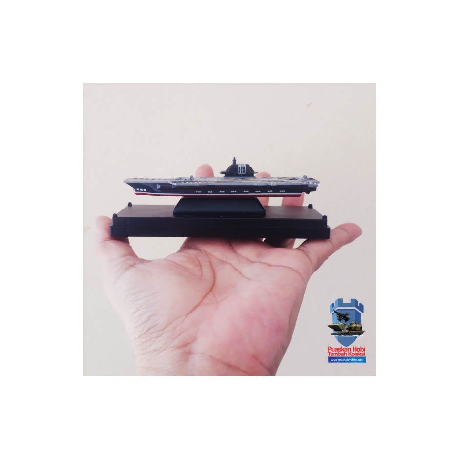 Miniatur Kapal Induk Cina Fujian