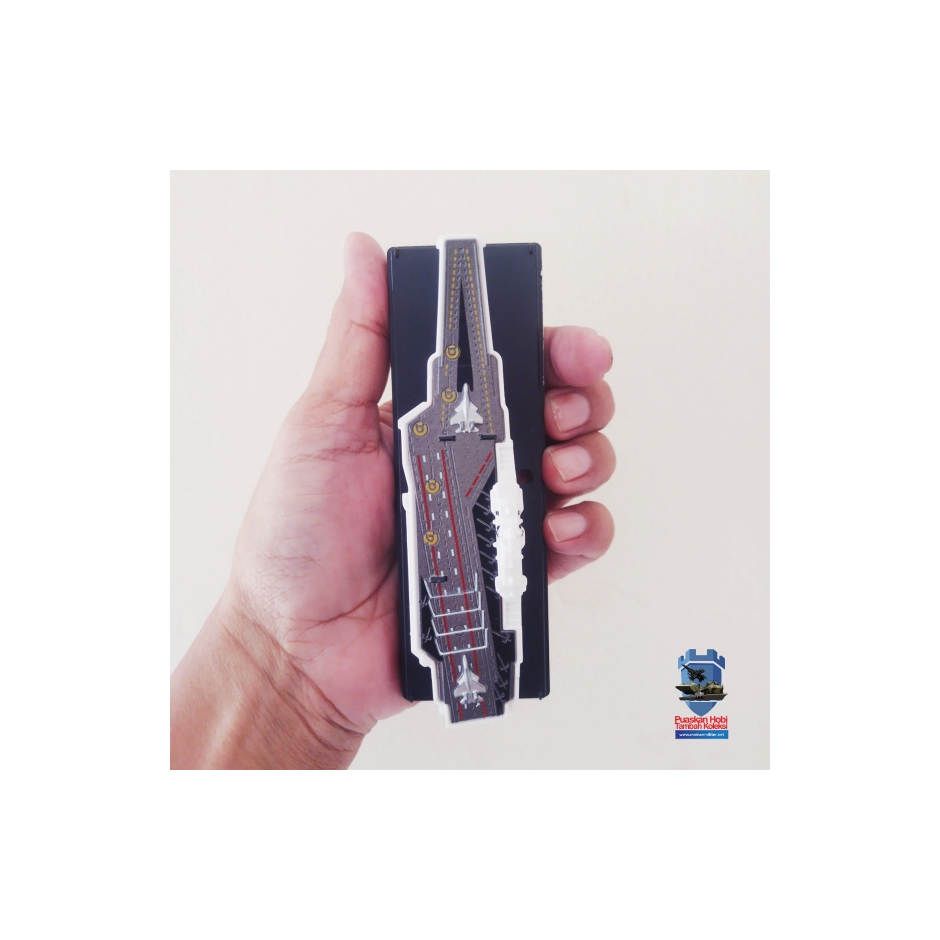 Miniatur Kapal Induk Cina Liaoning