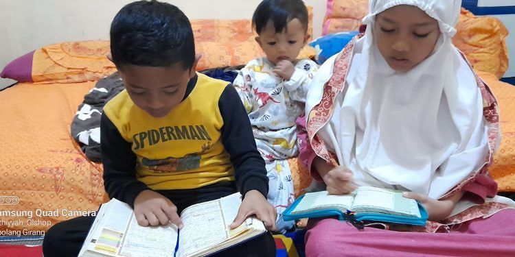 Fathiyyah Zahra Abdul Karim Ajak Adiknya Selalu Belajar Al-Quran 