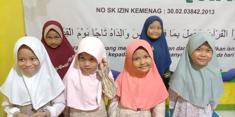 Tahfidz Al-Qur’an Fathiyyah Zahra Abdul Karim Gelar Hari Santri Nasional