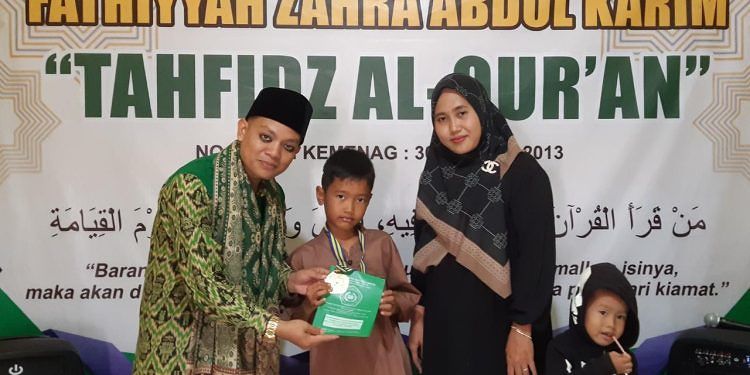 Tahfidz Al-Qur’an Fathiyyah Zahra Abdul Karim Gelar Pembagian Laporan Prestasi Santri 