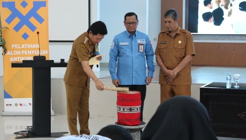 KUKUHKAN PENYULUH ANTIKORUPSI, SADALI IE : PAKET MEMBANTU MEMBANGUN BUDAYA ANTIKORUPSI