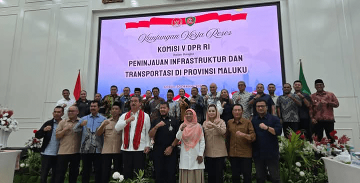 La Hamidi Bersama Para Bupat/Wakil Ikuti Pertemuan Dengan Komisi V DPR RI
