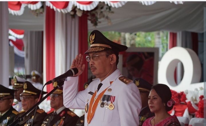 WAGUB IRUP UPACARA PENURUNAN BENDERA MERAH PUTIH LAPMER