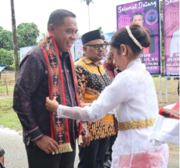 LOHY LOHY :  WAKILI GUB LETAKAN BATU PENJURU PEMBANGUNAN  GEREJA JEMAAT GPM  SERAM UTARA