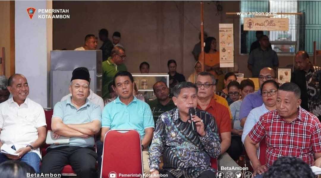 pemkot Tidak Bertanggung jawab Sampah Dipasar Mardika, Minta Pedagang & Angkot Tertib