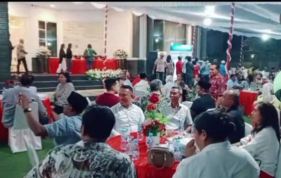 Ketua Tim Relawan Serahkan Rekomendasi Harapan Warga Kota Ambon Kepada Wattimena-Toisuta