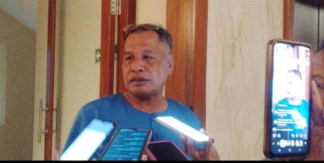 Raja Hukurila Bersama Seluruh Masyarakat Berterima Kasih Kepada Wali Kota Untuk Pemberian Mobil Bagi Negeri