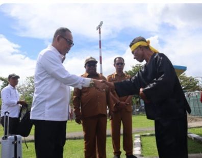 WAKIL BUPATI ARU SAMBUT KADIS KOMINFO PROMAL BESERTA ROMBONGAN LAKSANAKAN FORUM OPD