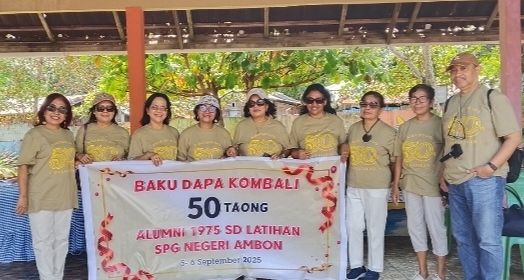SD LATIHAN ANGKATAN 1975 PULANG BAKU GANDENG RAYAKAN HUT KE-50, BERBAGI KASIH DI HUNUTH