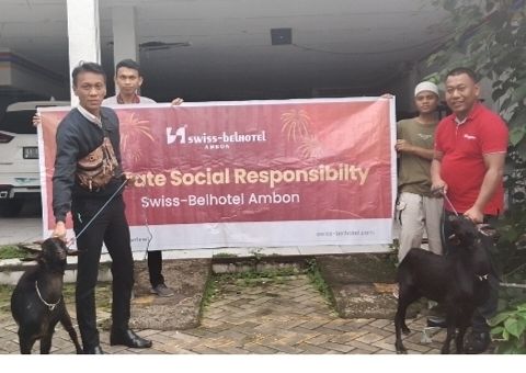 SWISS-Belhotel Ambon Serahkan 2 Ekor Kambing kepada Masjid An-Nur