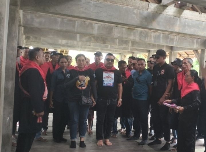 BMW DAN ISTRI MASUK SIMALOA  PELAMAHU NEGERI ITAWAKA, MENCUCURKAN AIR MATA INGAT AYAHANDA