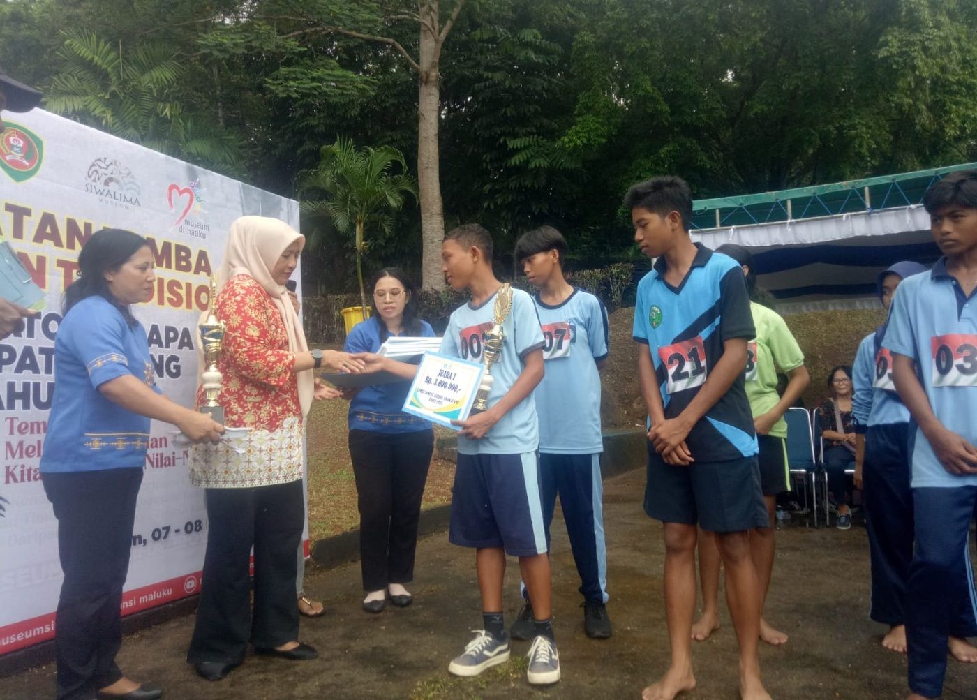 UPTD MS : TERUS LESTARIKAN PERMAINAN  TRADISONAL MALUKU DENGAN GELAR LOMBA  BAGI PARA SISWA