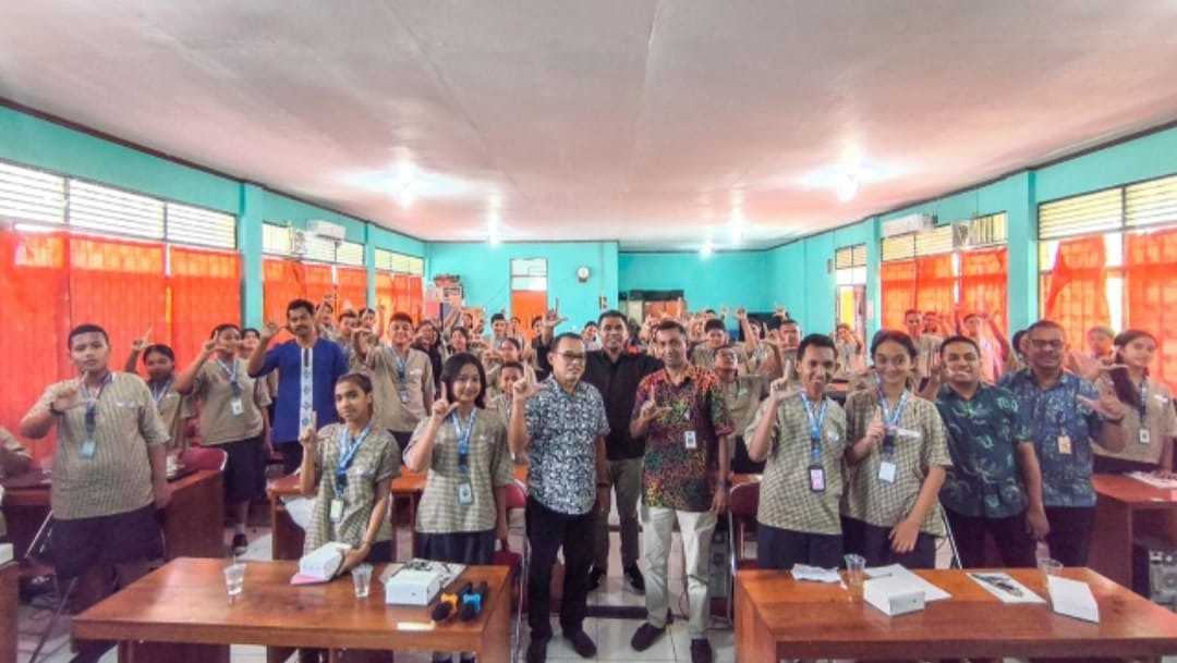 Kominfo Ambon Gelar Sosialisasi Digital Di Sekolah Gandeng Fisip Unpati & GMKI