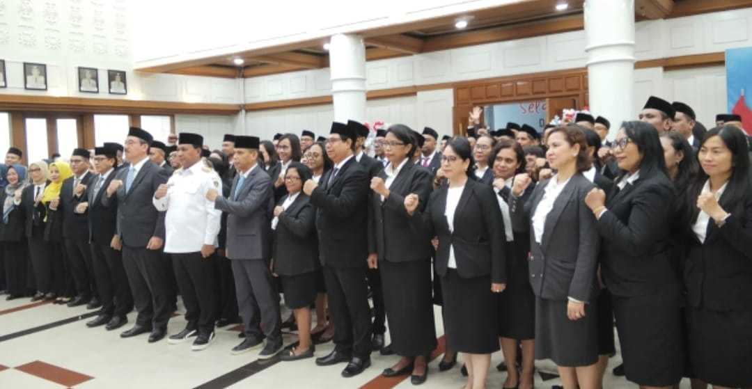 Gub : Lantik Pejabat Eselon III & IV, Minta Dimaknai Debagai Kebutuhan Organisasi  Bertujuan  Meningkatkan Kinerja