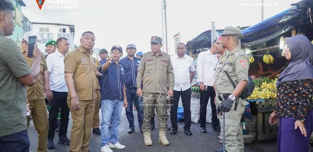 Wali Kota Tertibkan Pasar  Mardika & Berikan Apresiasi Bagi PKL