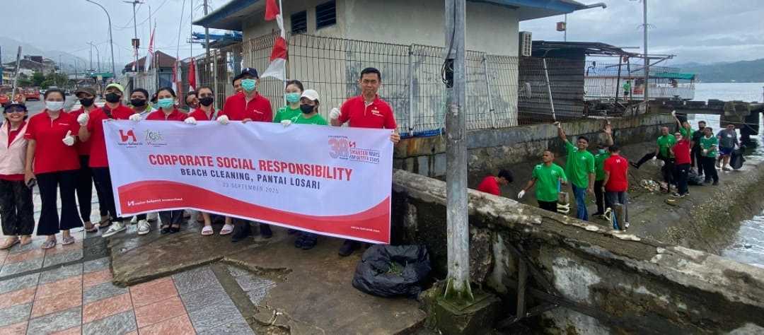 Swiss-Belhotel Ambon Jelang HUT Ke-38 Gelar Aksi Peduli Lingkungan Cleaning Beach 