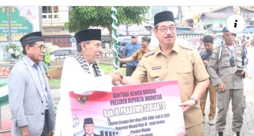 Gub :  Jelang Idul Adha 1446 H Serahkan Ratusan  Hewan Qurban, Di Pelataran Masjid Al Fatah