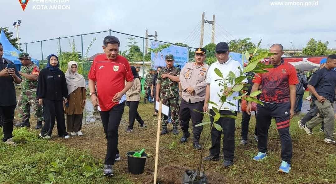 HLH Sedunia :  Wali Kota Tegaskan Stop Polusi Plastik, Wujudkan Ambon Bersih, Tanam Pohon Di pesisir Pantai