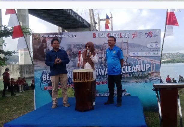 Saimima : Berikan Apresiasi DKP Kerahkan Ratusan Personil Bersihkan Laut & Pesisir Kota Ambon