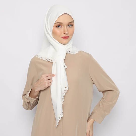 Tatuis Square Hijab Damour 120 Broken White Reguler