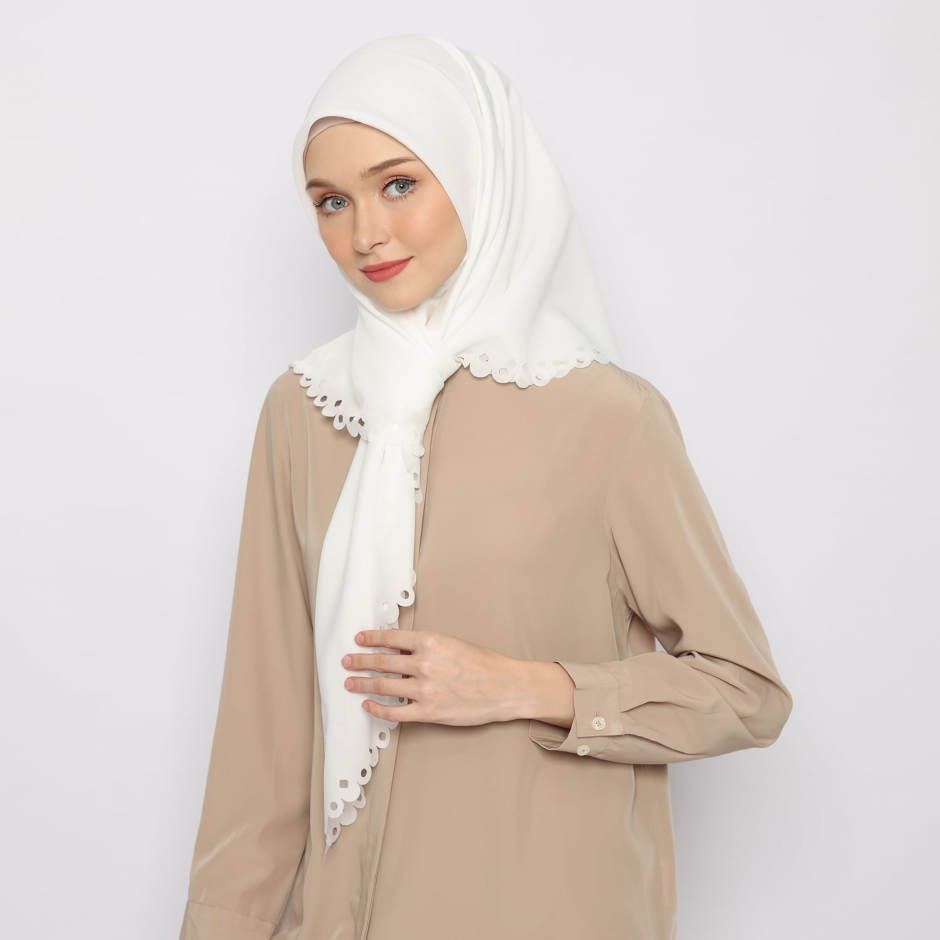 Tatuis Square Hijab Damour 120 Broken White Reguler